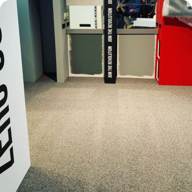 Автосалон Tesla в Москве